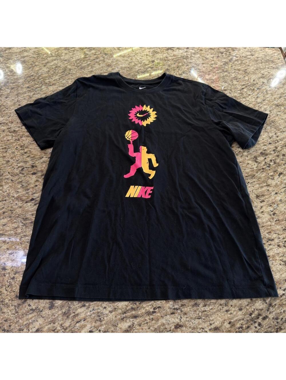 Nike Men's Black Tshirt
